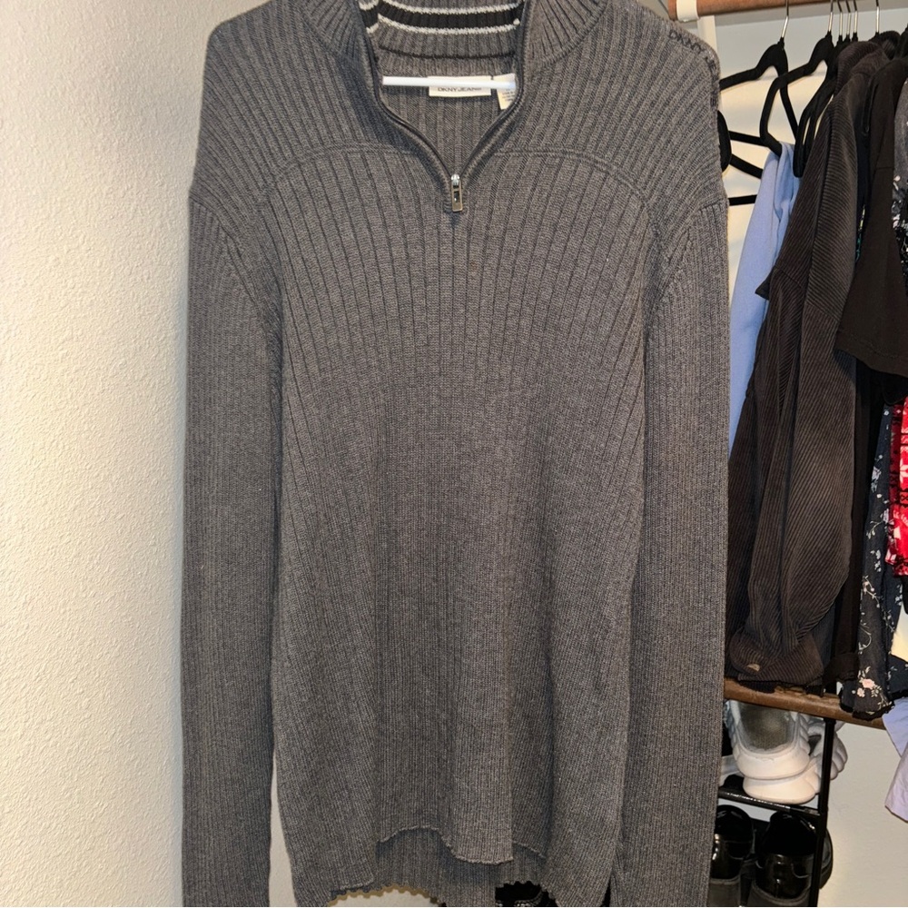 DKNY Men's Gray V-Neck Sweater